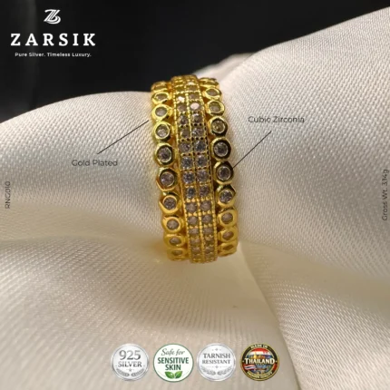 Macro close-up of the pavé set Cubic Zirconia stones on the gold plated 925 silver ribbon band