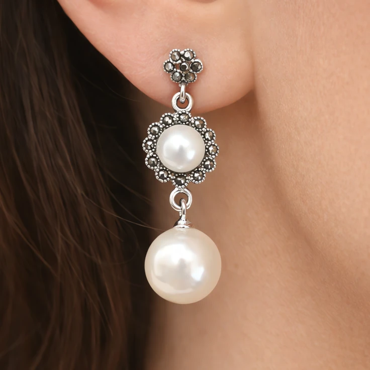 925 silver and natural pearl earrings try on close up